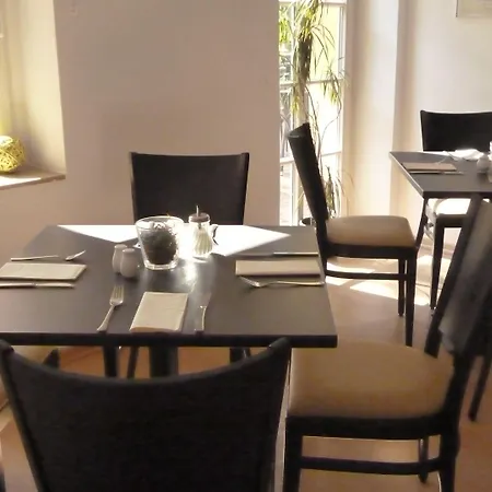 Und Restaurant Kranichsberg فندق