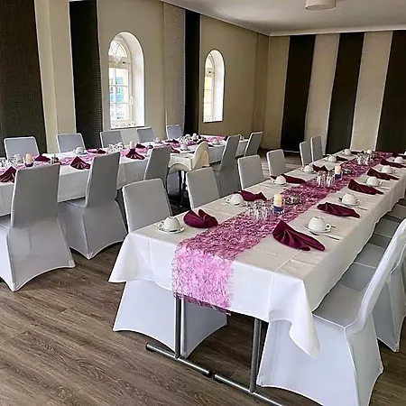 Und Restaurant Kranichsberg Hotel 3*