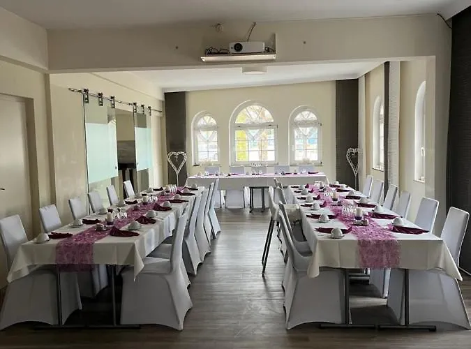 Und Restaurant Kranichsberg Hotel 3*